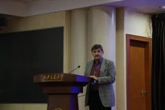也为年轻学了取国际顶尖学者交换进修的机遇